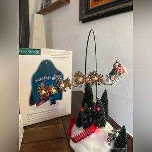 RETIRED DEPT 56 ANIMATED REINDEER & SLEIGH SANTA'S ON HIS WAY VINTAGE 2001.